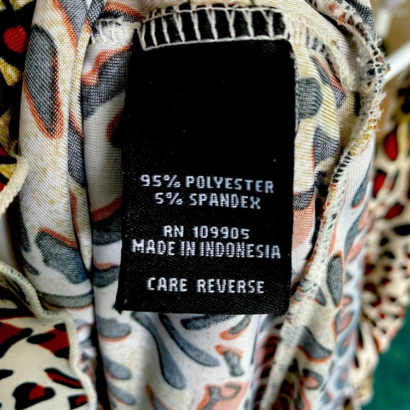 Tiered Animal Print Sleeveless Top - Picture 4 of 5